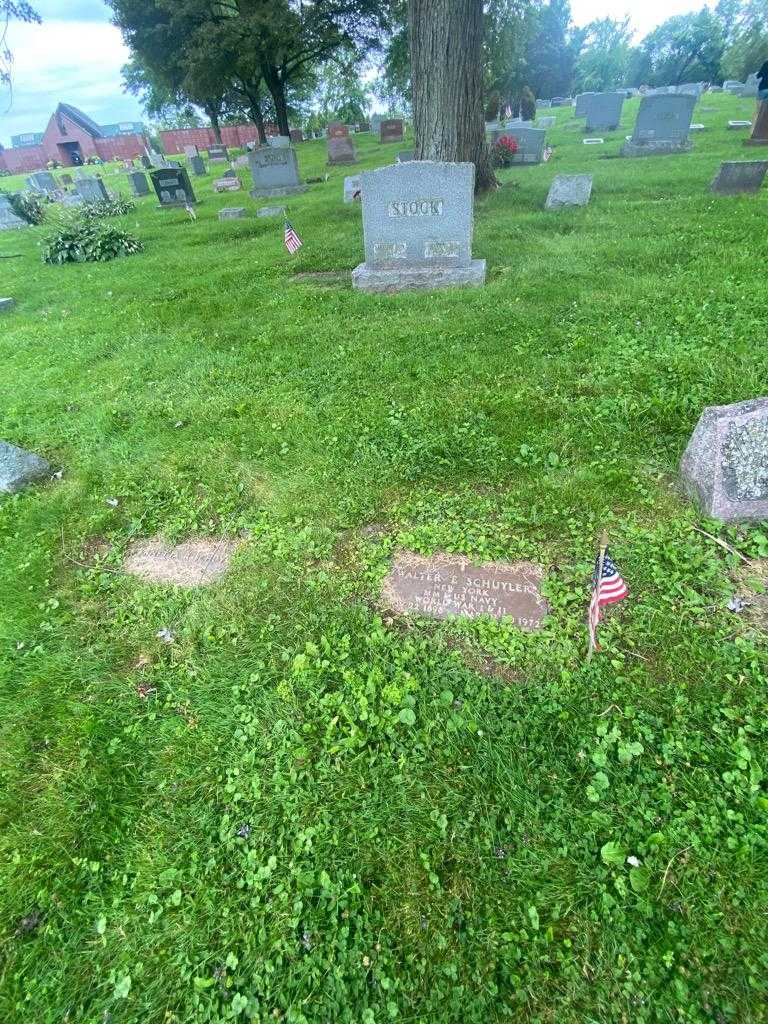 Walter E. Schuyler's grave. Photo 1