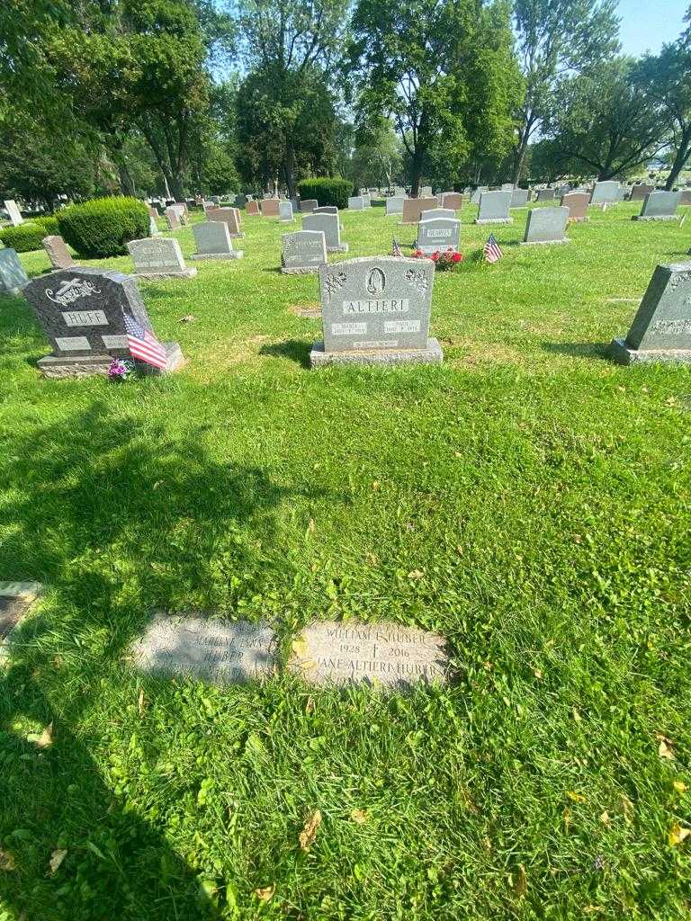 William E. Huber's grave. Photo 4