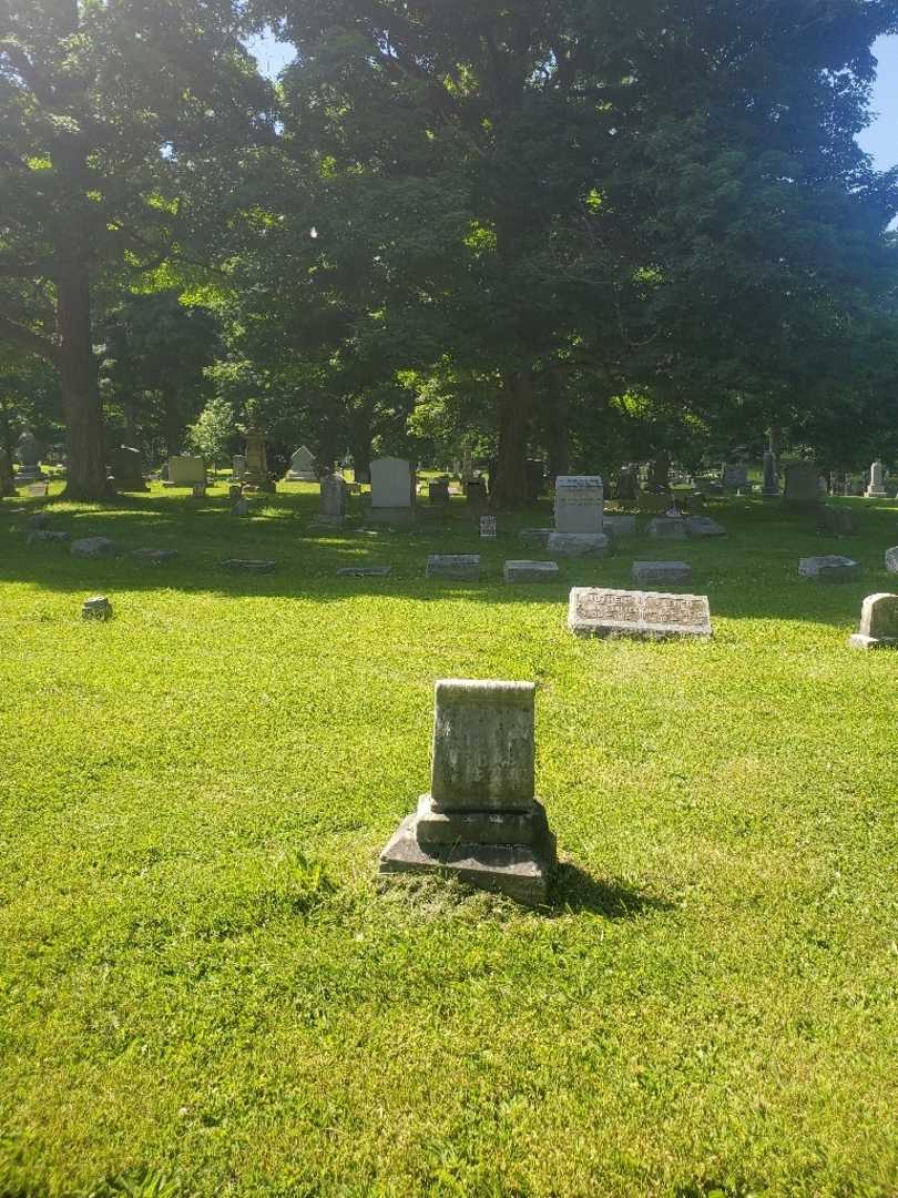 Infant Latter's grave. Photo 4