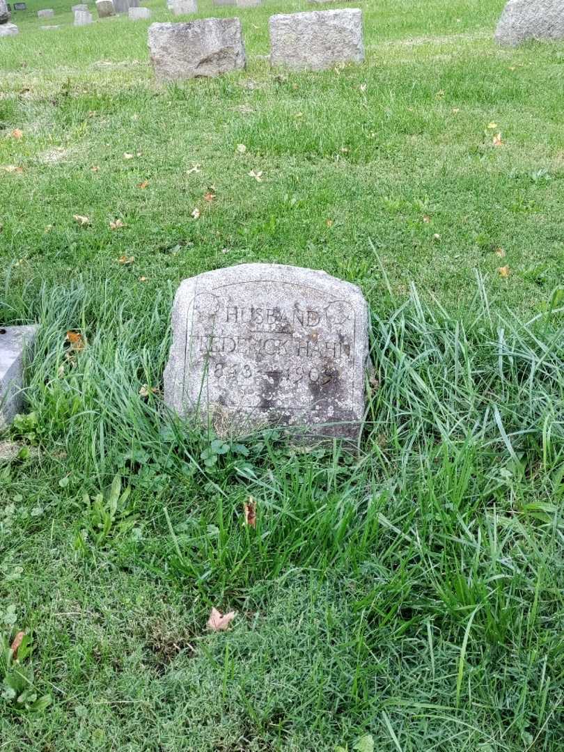 Frederick E. Hahn's grave. Photo 2