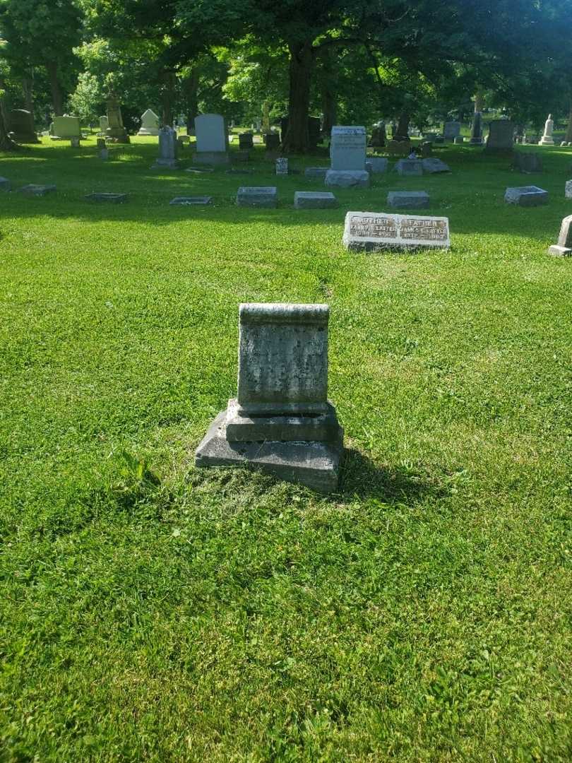 Infant Latter's grave. Photo 6