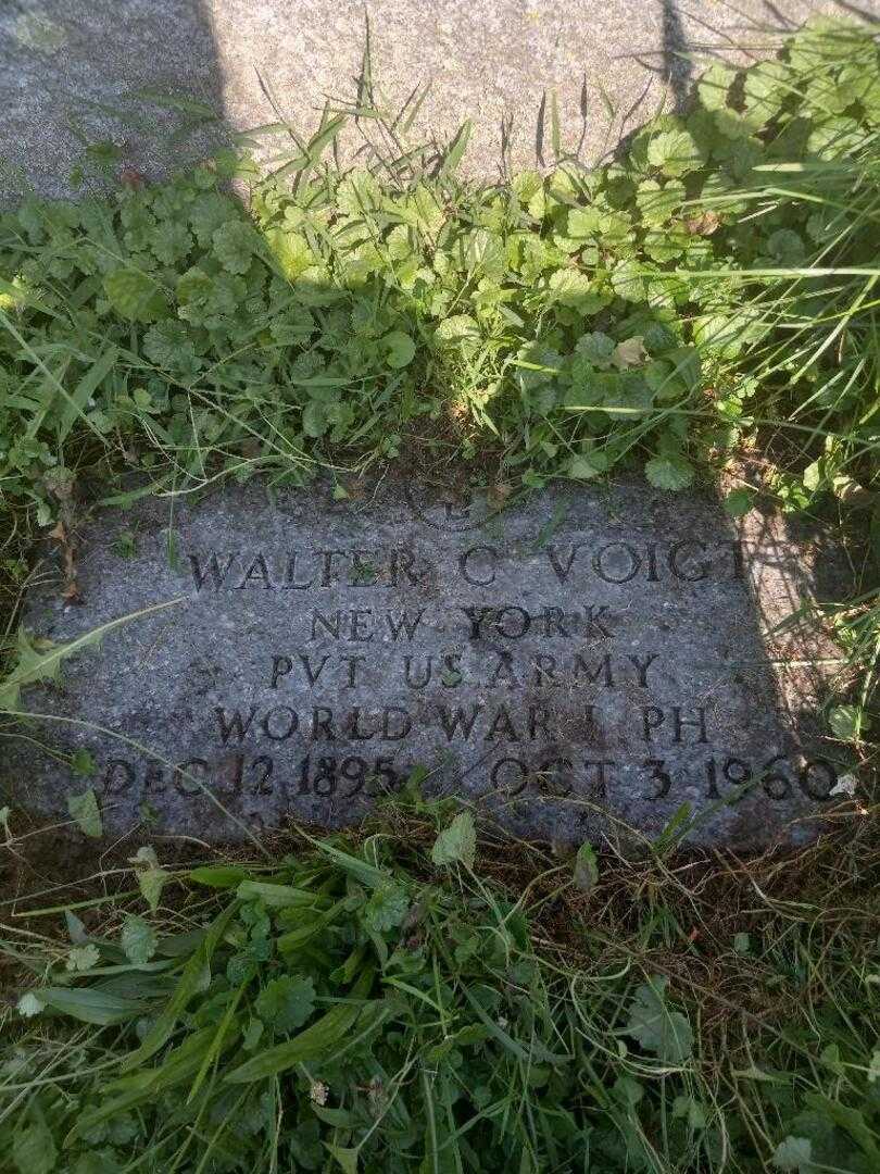 Walter C. Voigt's grave. Photo 4