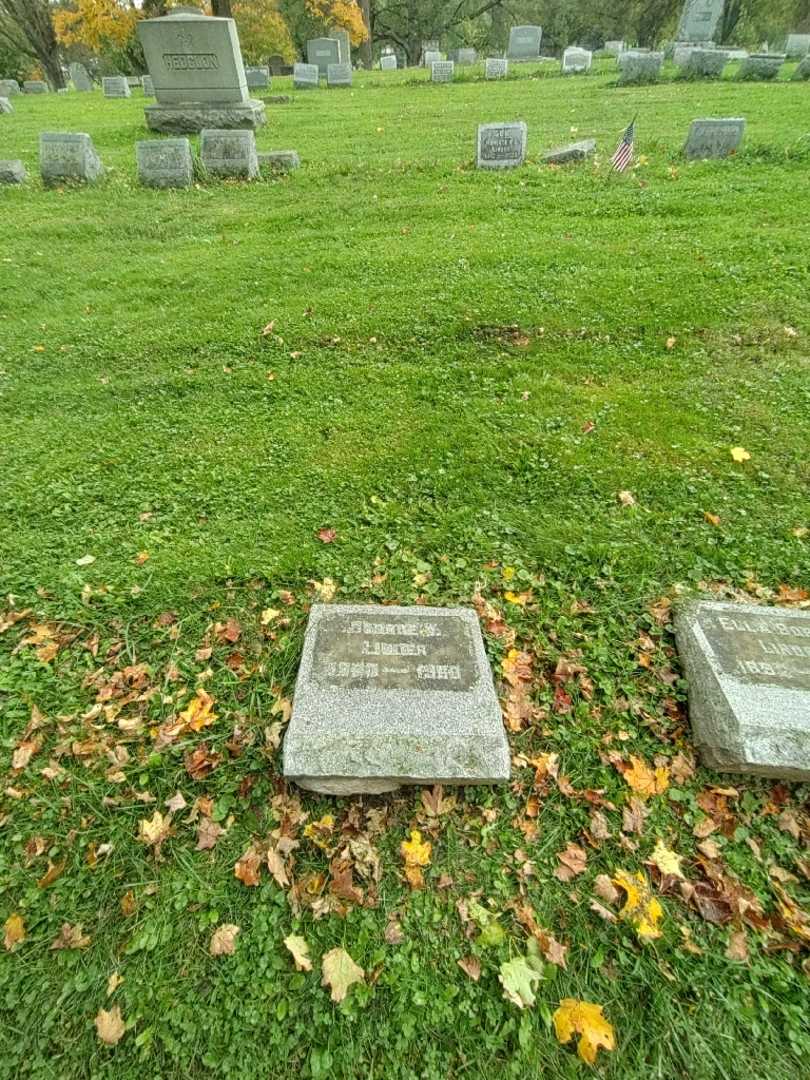 George W. Linder's grave. Photo 1
