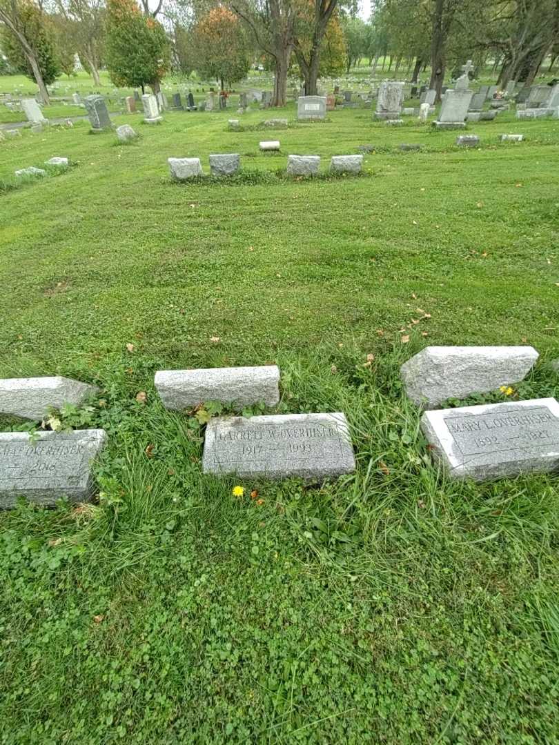 Garrett W. Overhiser's grave. Photo 1