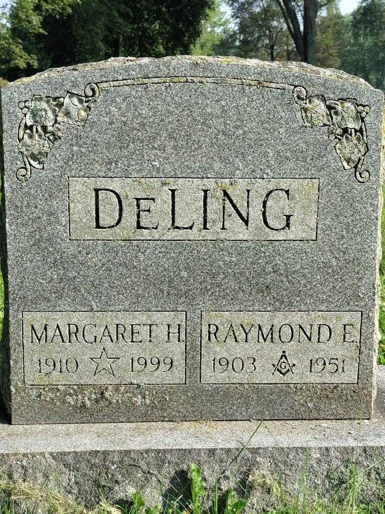 Raymond E. DeLing's grave. Photo 3