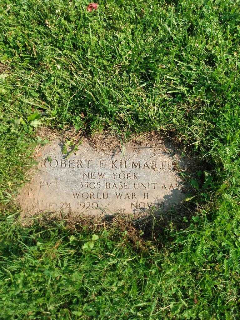 Robert E. Kilmartin's grave. Photo 1