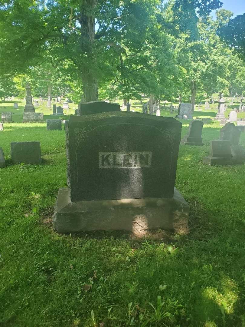 Henrietta Matilda Klein's grave. Photo 4