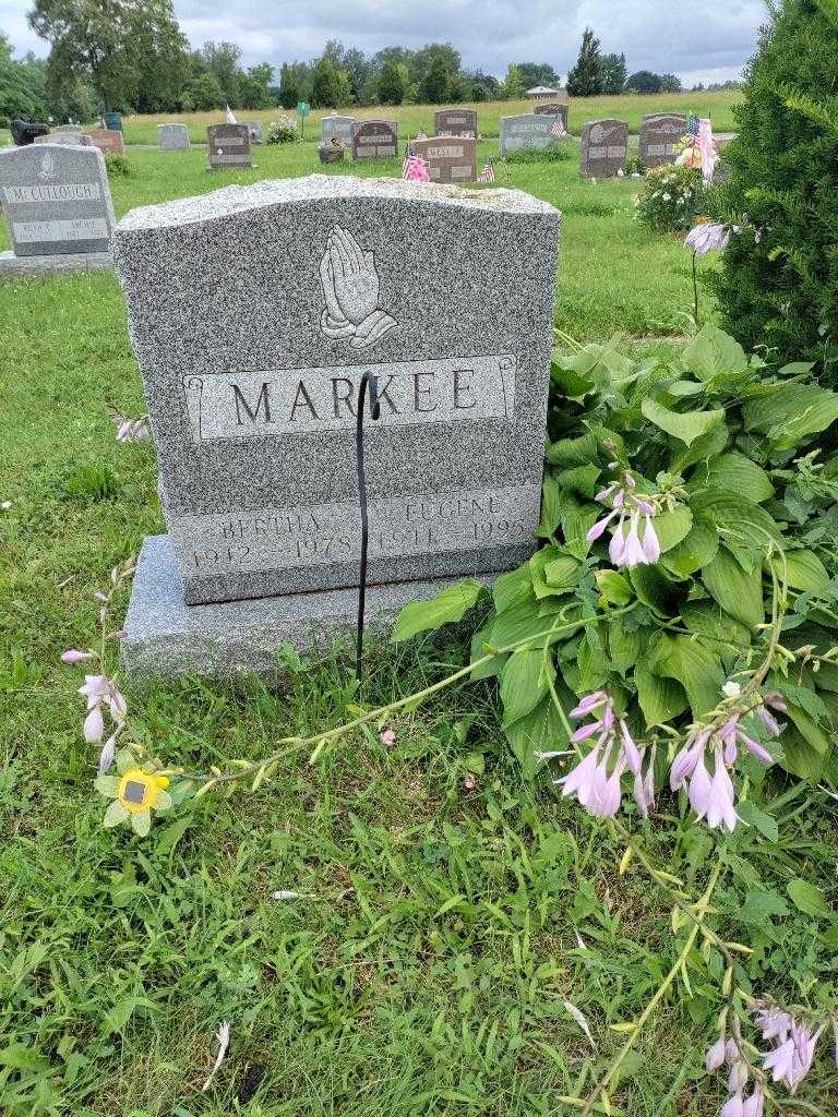 Bertha Markee's grave. Photo 3
