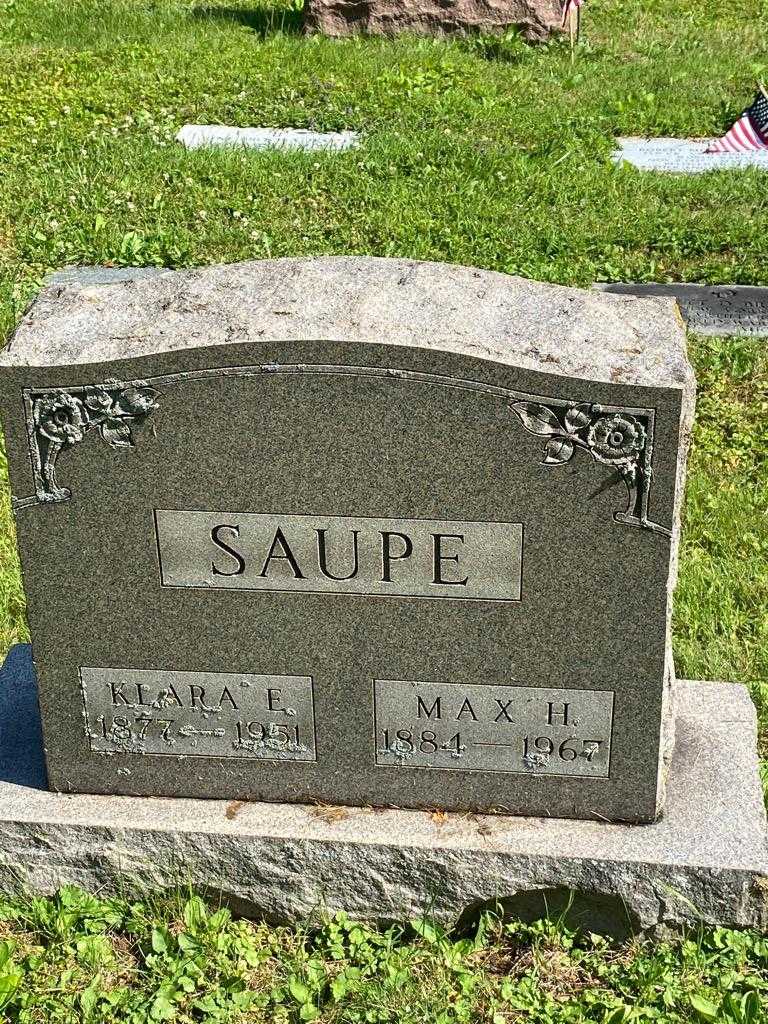 Klara E. Saupe's grave. Photo 3