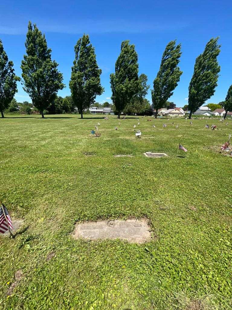 Charles A. Hutt's grave. Photo 2
