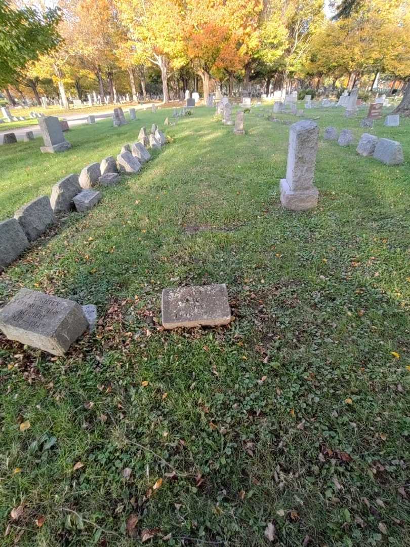 Walter F. Shaw's grave. Photo 1