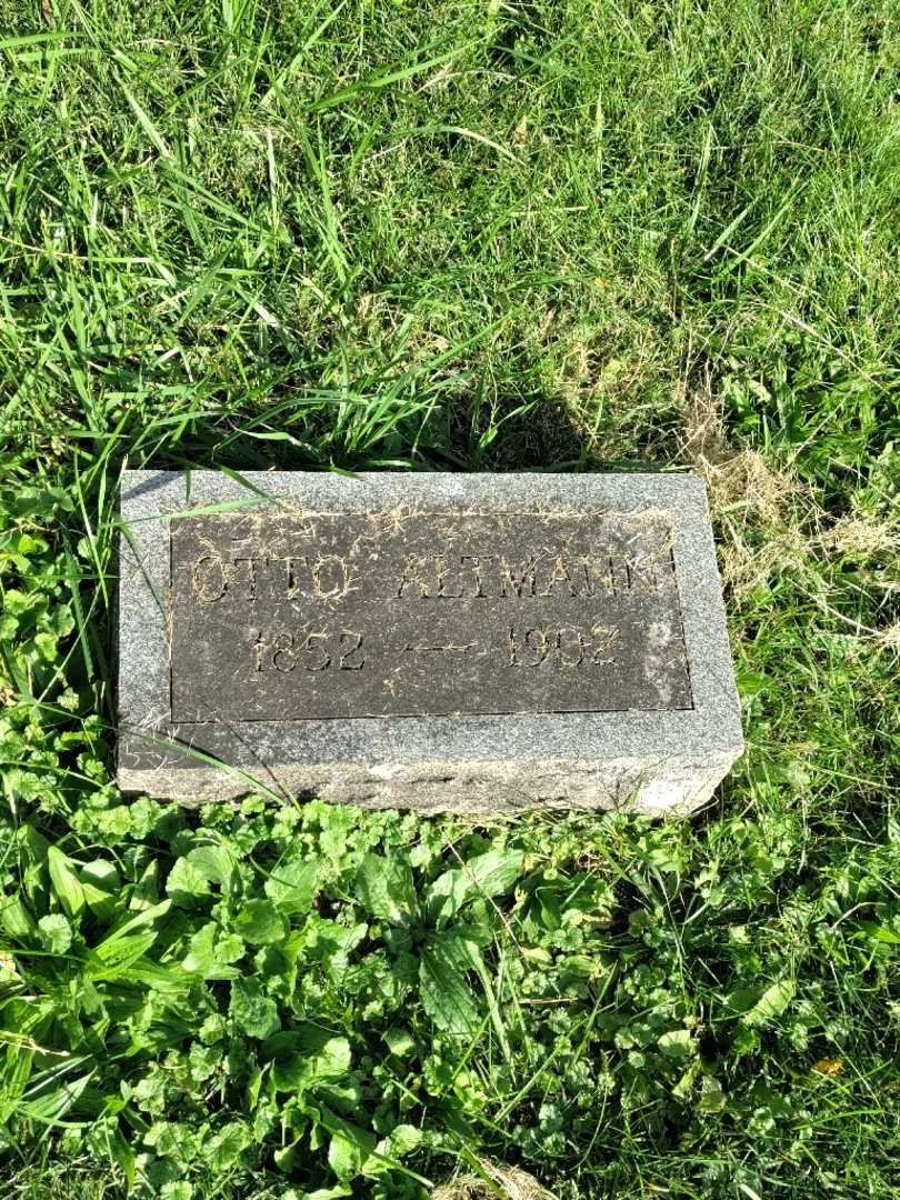 Otto Altmann's grave. Photo 2