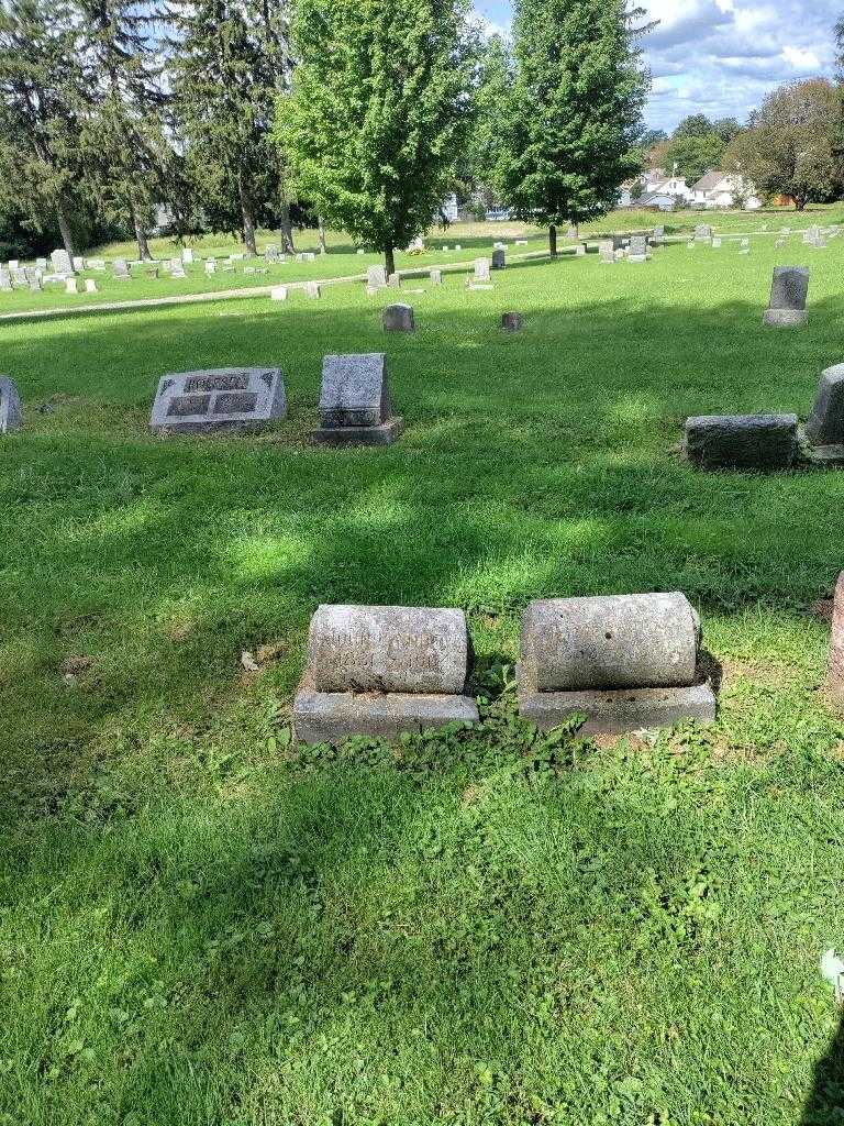 John Rainbow's grave. Photo 1