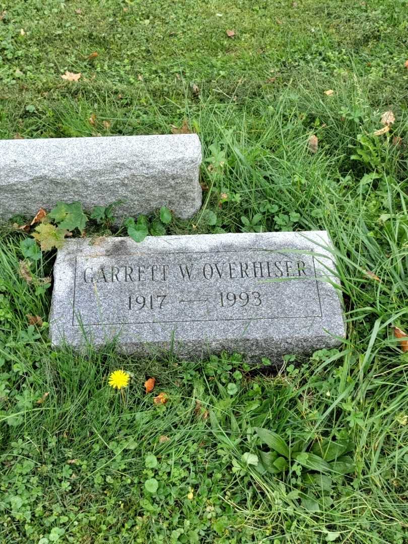 Garrett W. Overhiser's grave. Photo 2