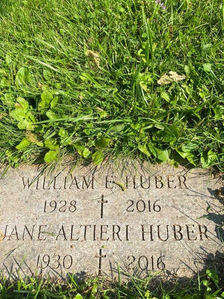 Jane Altieri Huber's grave. Photo 6