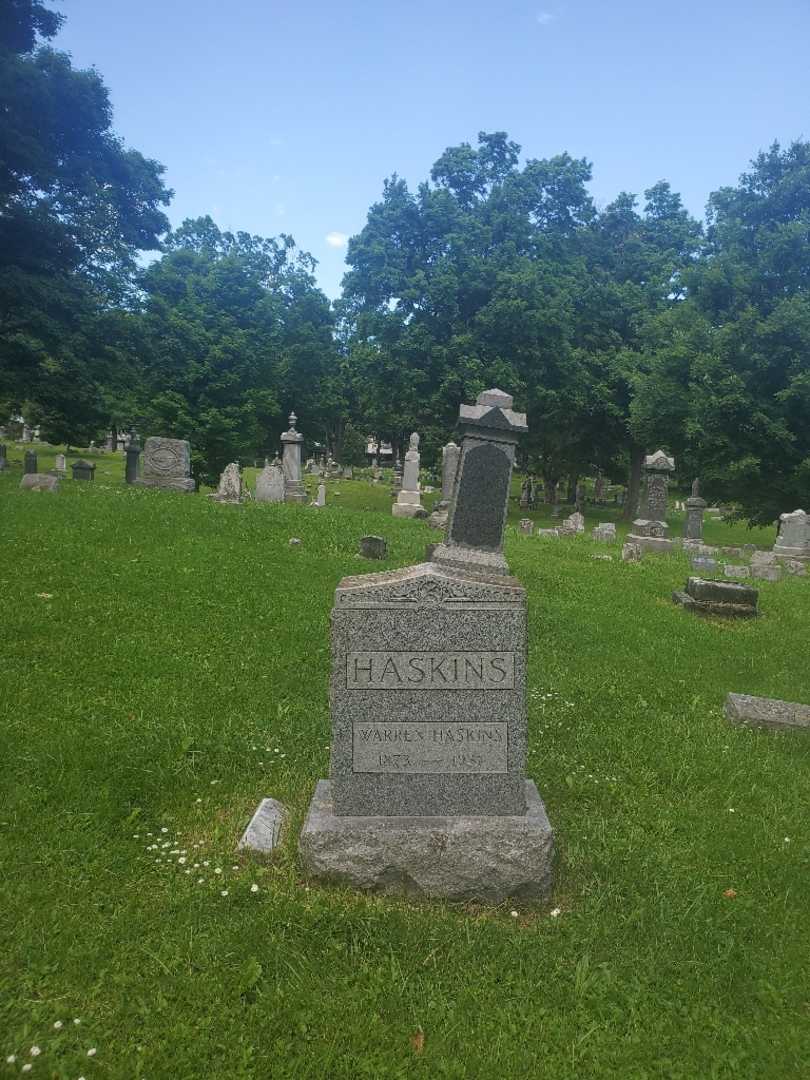 Warren Haskins's grave. Photo 1