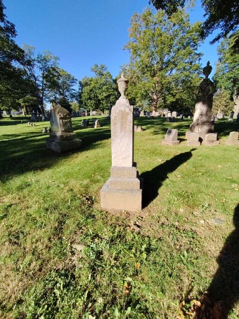 Henry E. Blake's grave. Photo 1