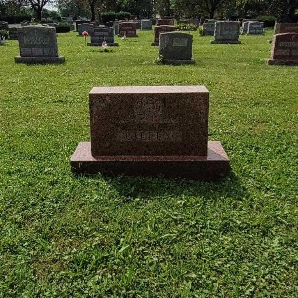 Teillie Cieply's grave. Photo 4