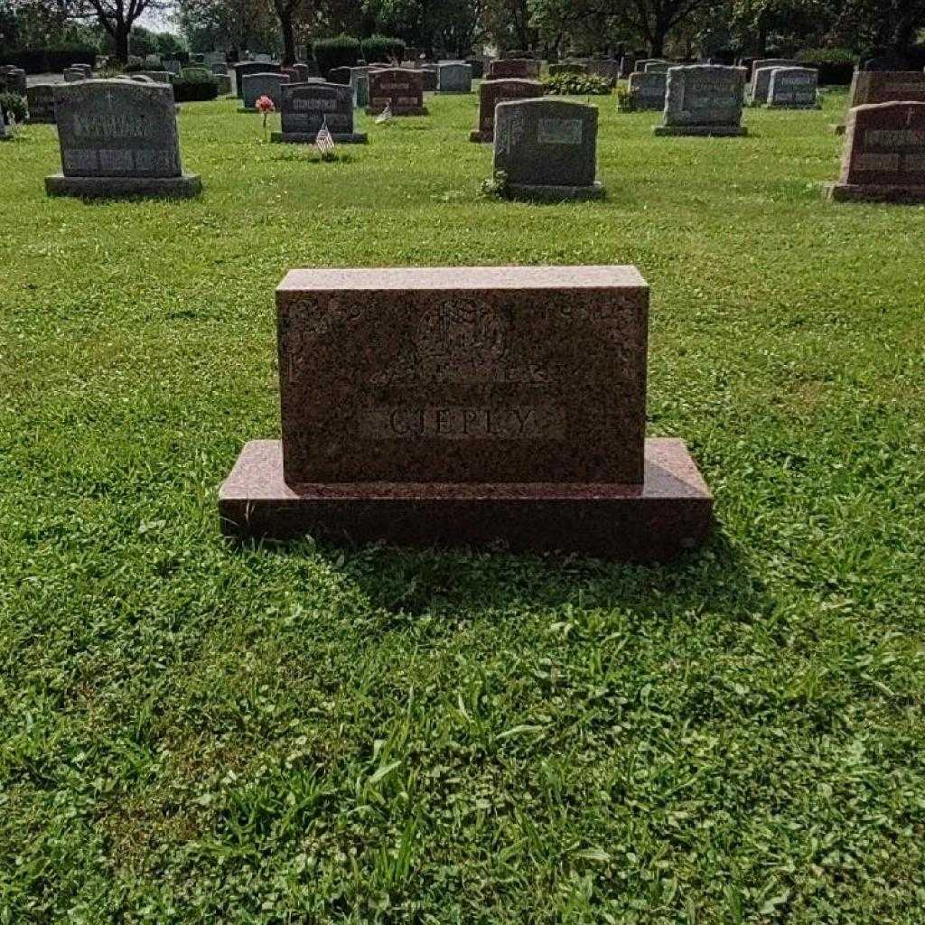 Teillie Cieply's grave. Photo 3