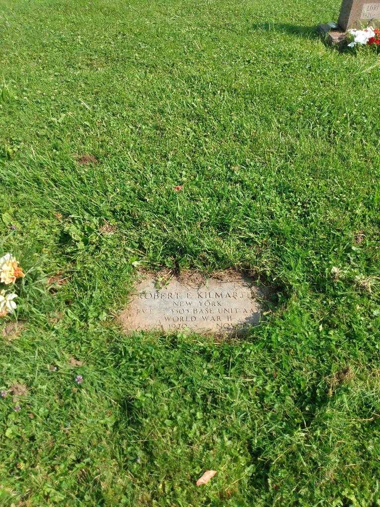 Robert E. Kilmartin's grave. Photo 2