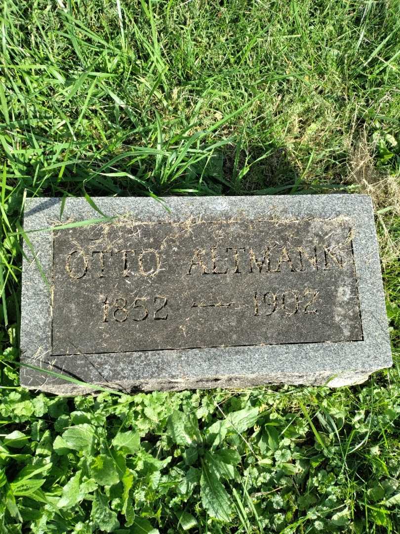 Otto Altmann's grave. Photo 3