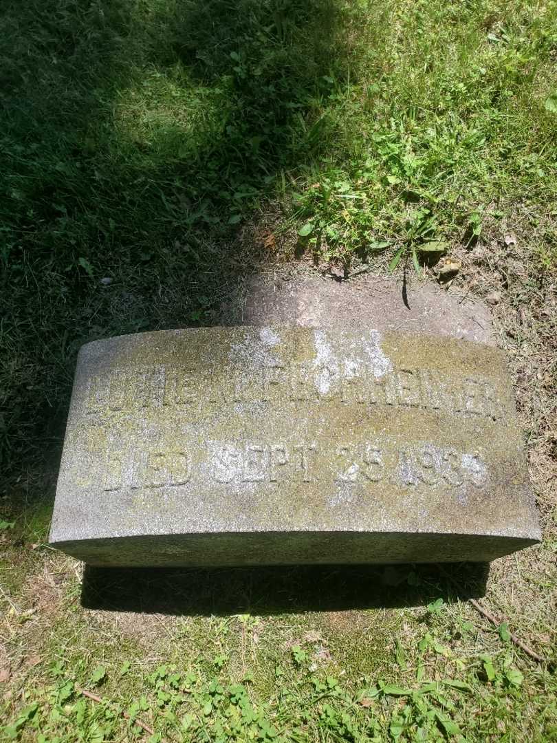 Lotie M. Fechheimer Humbert's grave. Photo 3