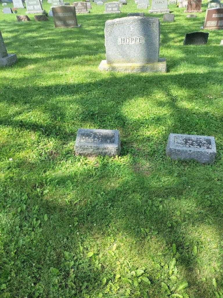 Anna A. Hoppe's grave. Photo 1