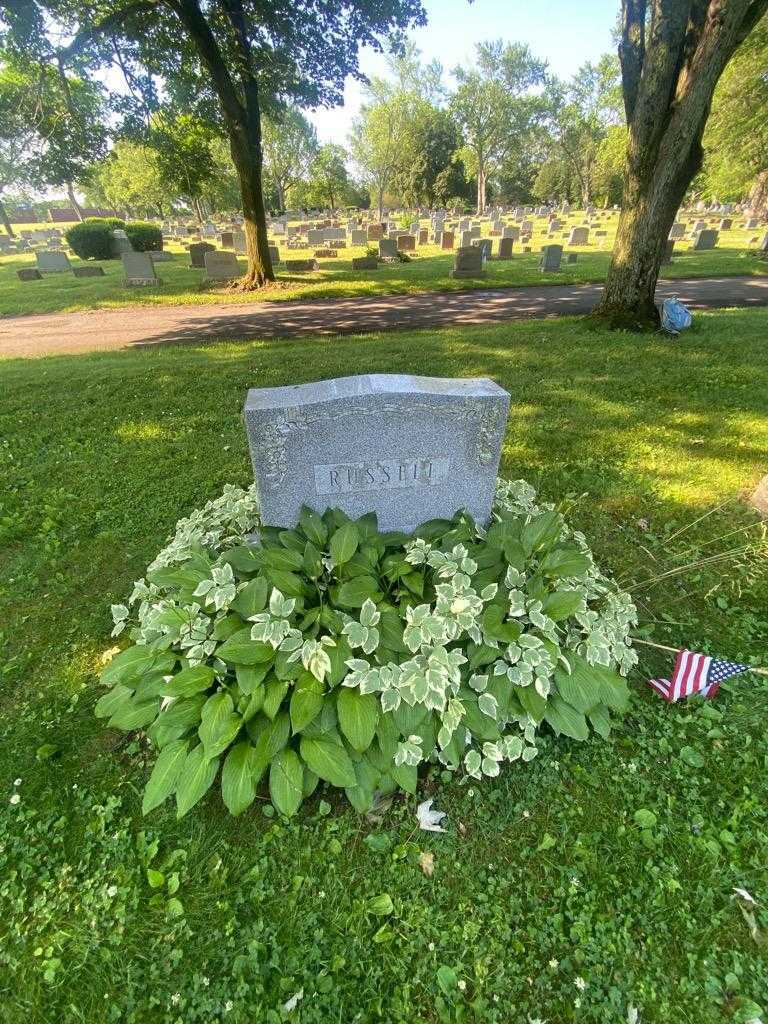 Irene E. Russell's grave. Photo 1