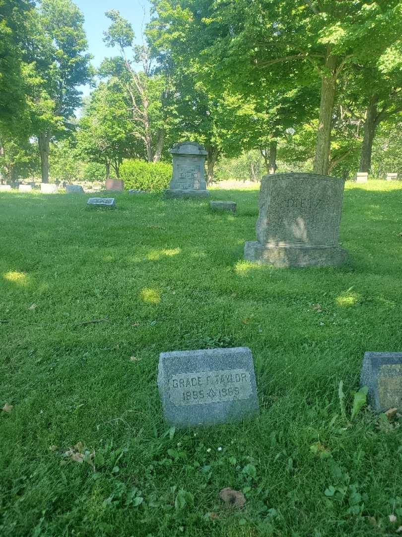 Grace F. Taylor Merriott's grave. Photo 1
