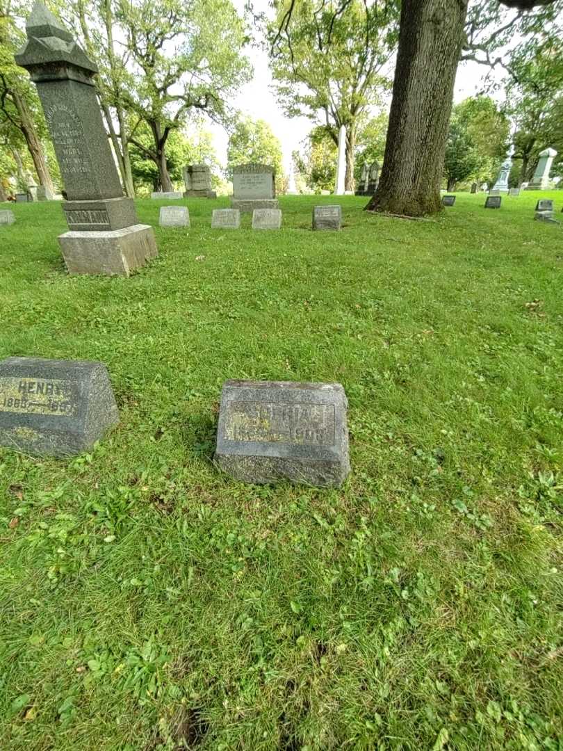 Sophia M. Kimmann's grave. Photo 1