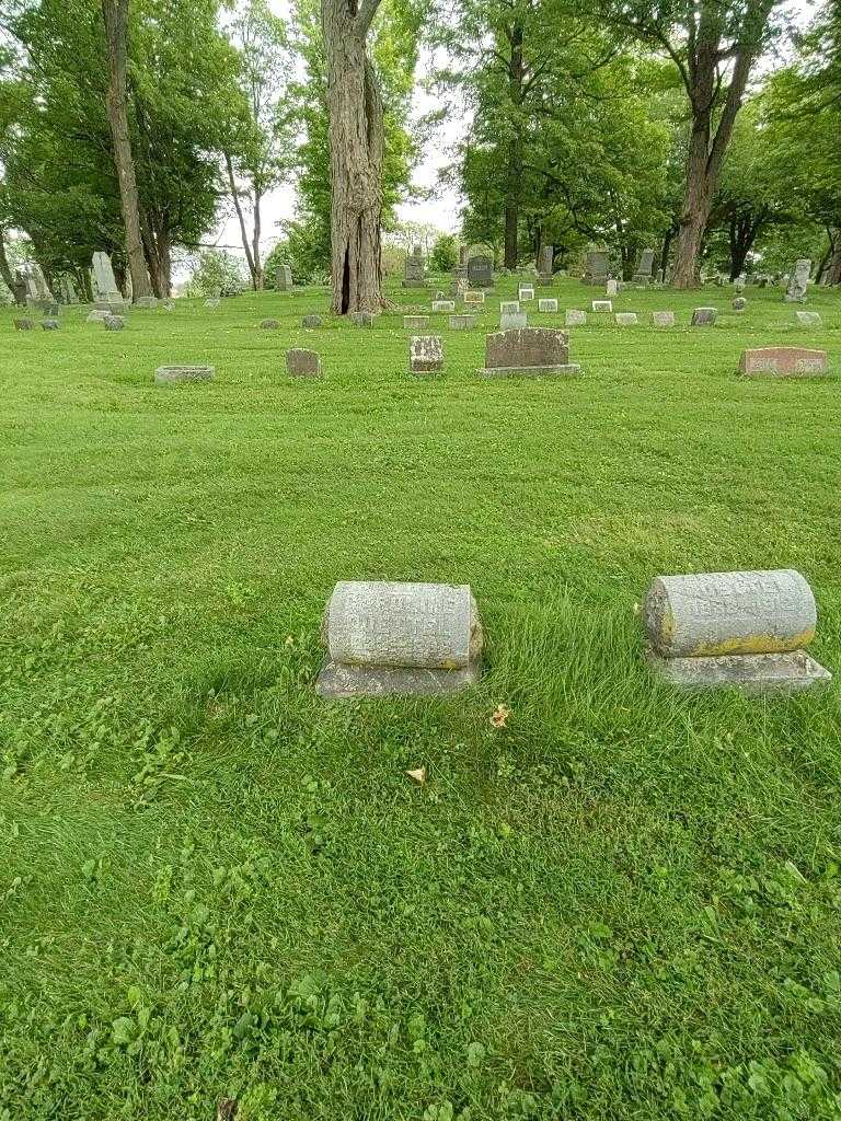 Caroline Goettel's grave. Photo 1