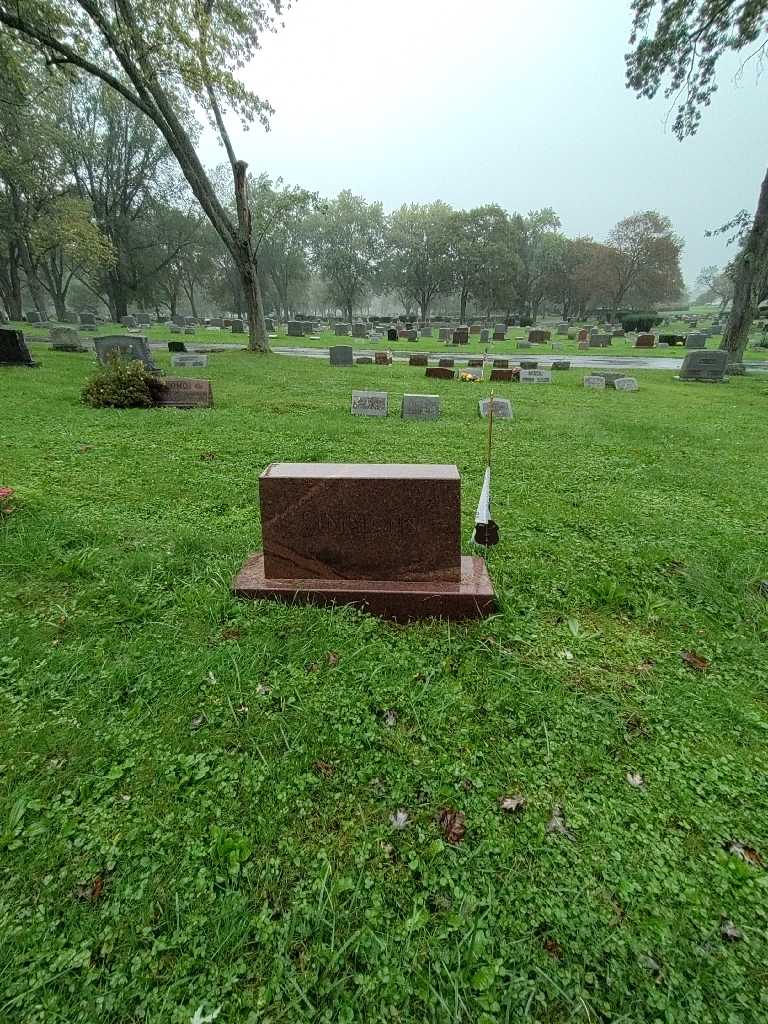 Gertrude Simmons's grave. Photo 1