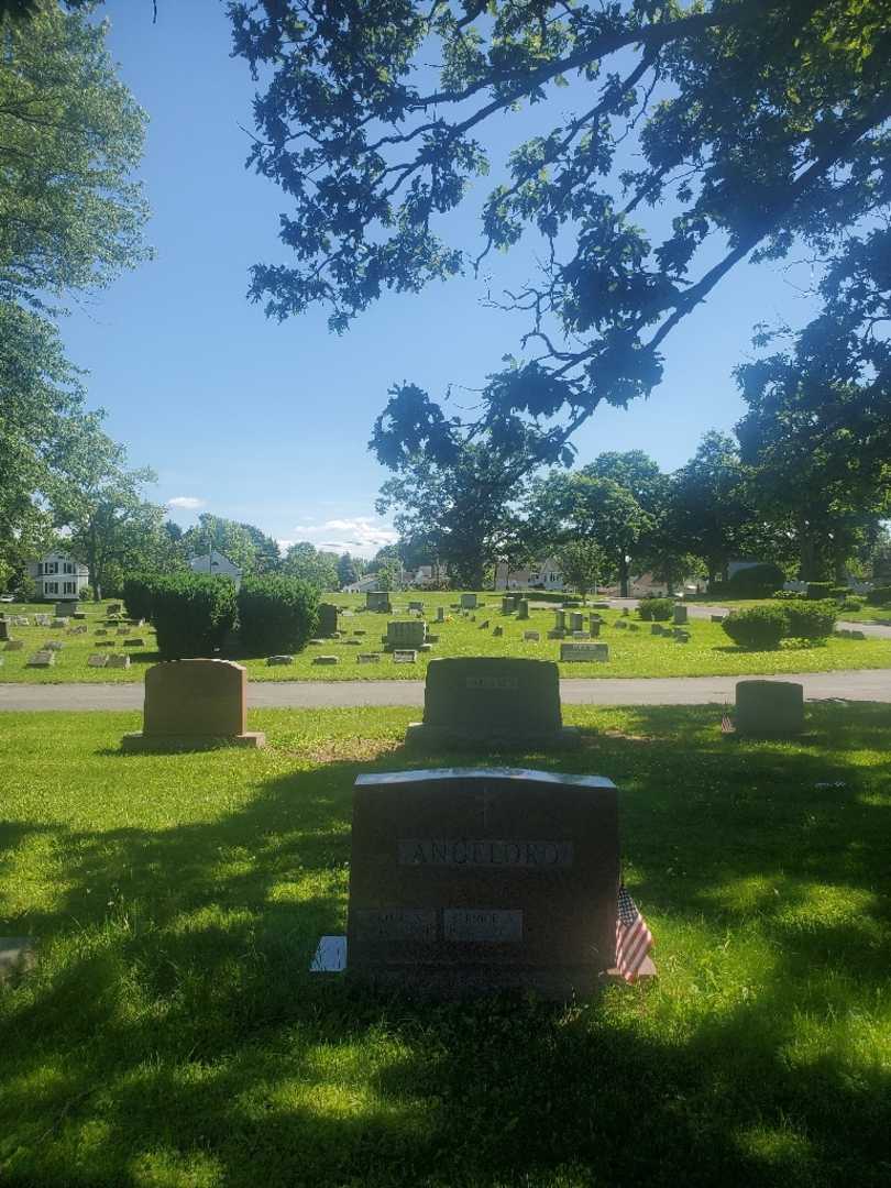 Bernice A. Angeloro's grave. Photo 2