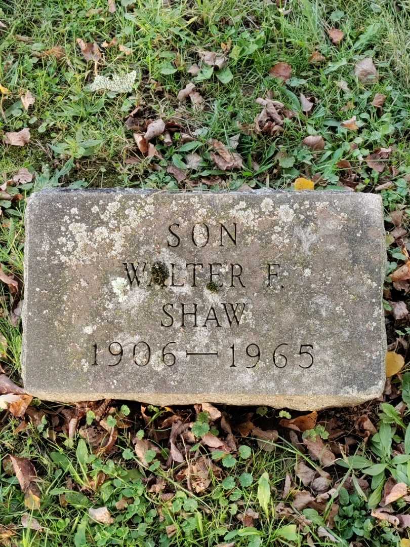 Walter F. Shaw's grave. Photo 3