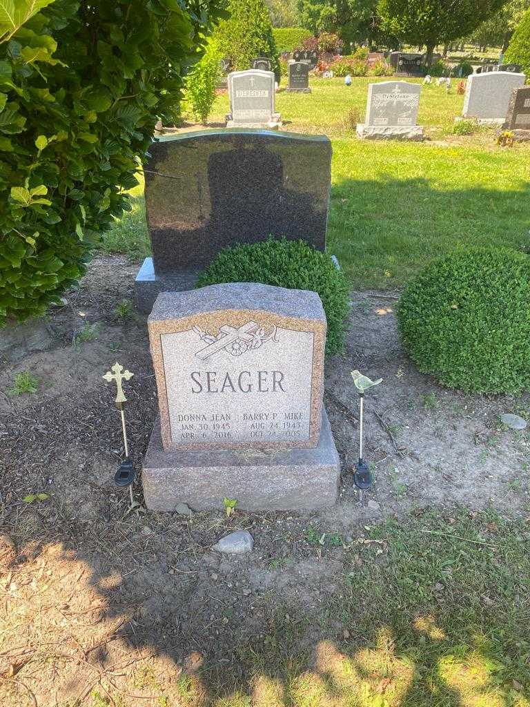 Barry P. "Mike" Seager's grave. Photo 2