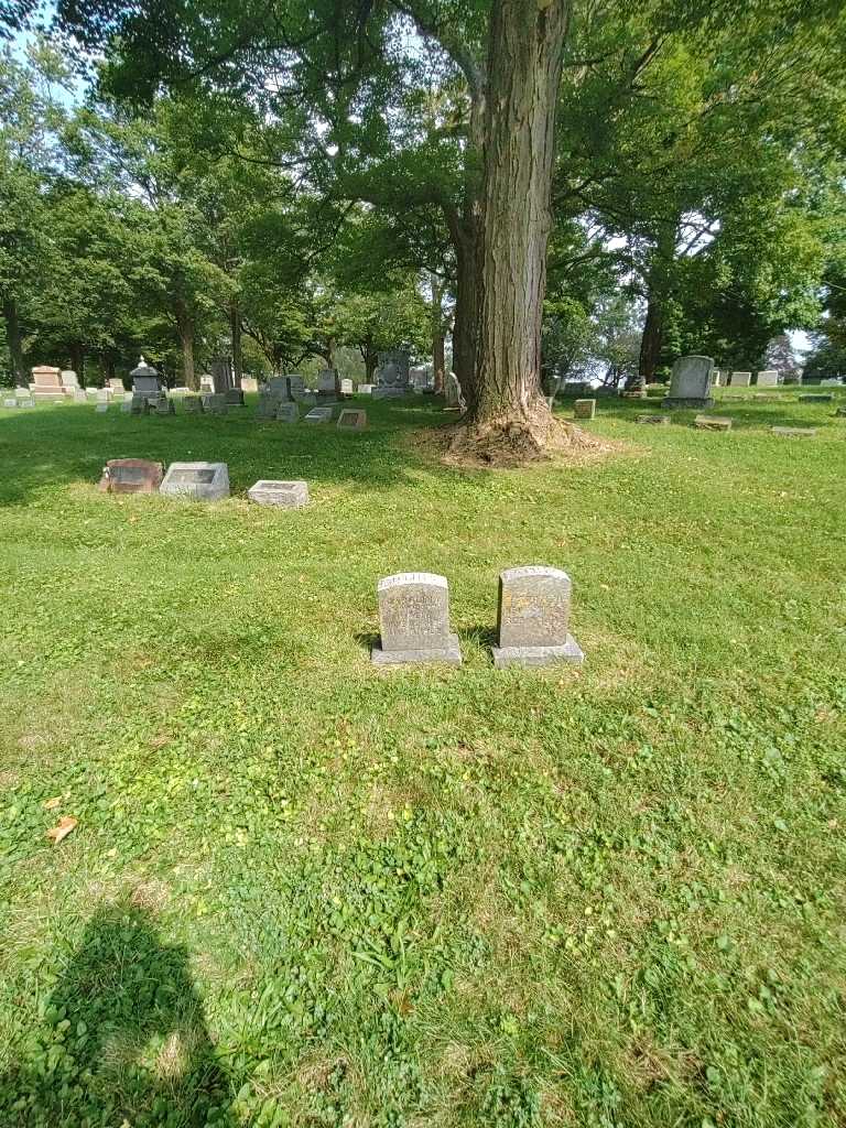 Carolina Heil's grave. Photo 2
