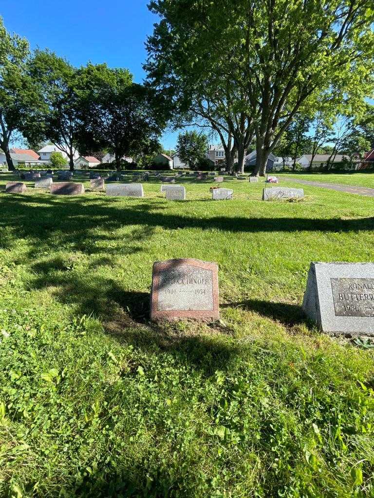 Velika Dinoff's grave. Photo 1