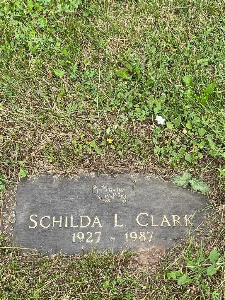 Schilda L. Clark's grave. Photo 3