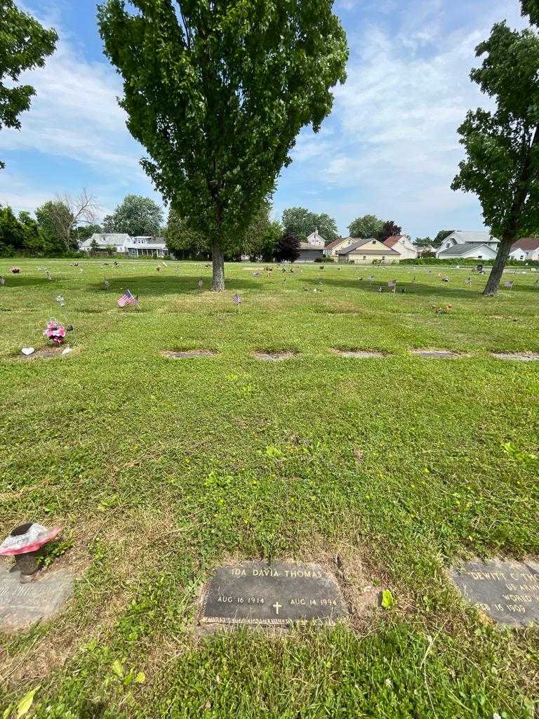 Ida Davia Thomas's grave. Photo 1