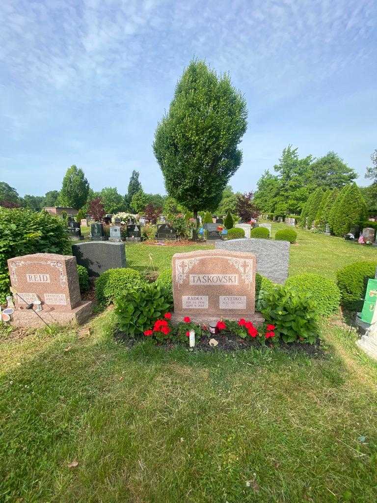 Radka Taskovski's grave. Photo 1