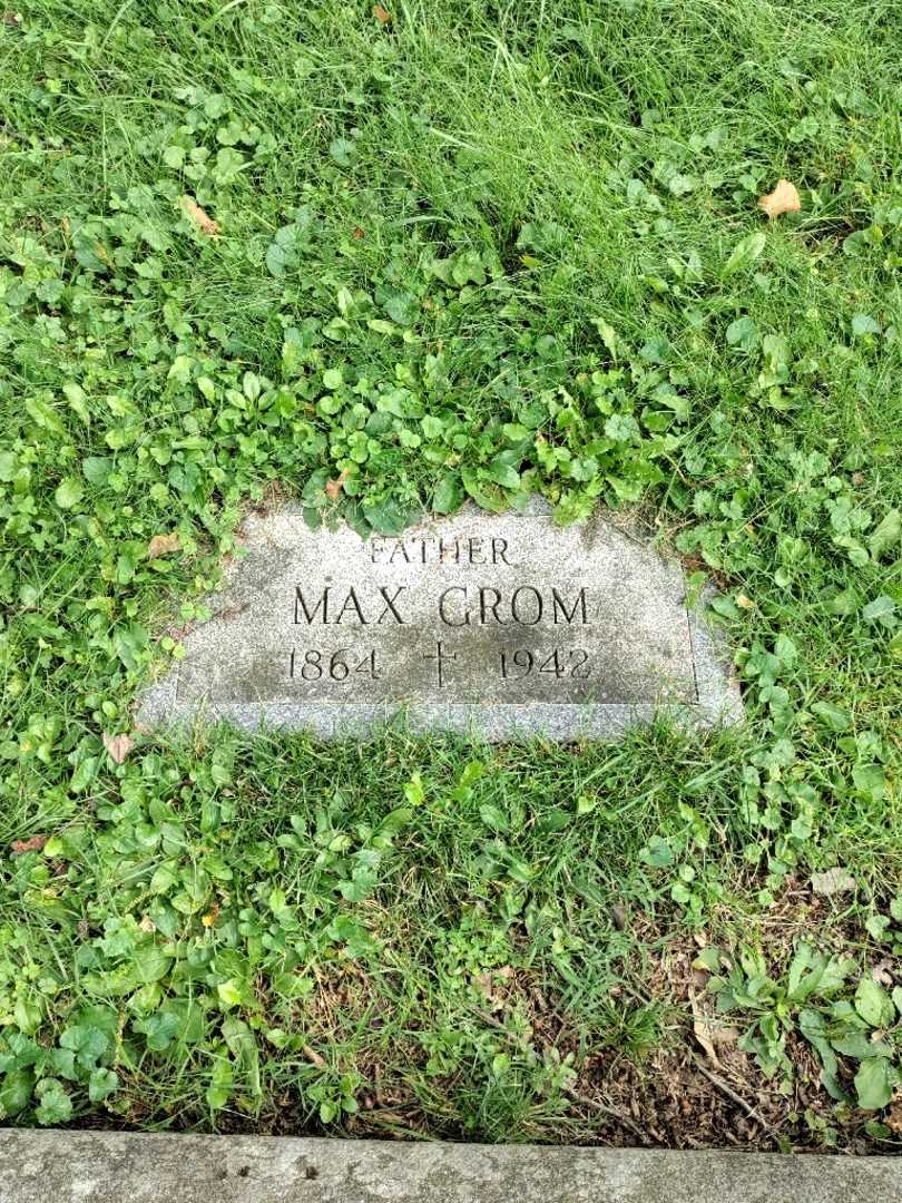 Max Grom's grave. Photo 2