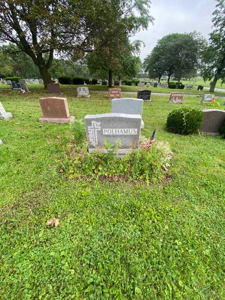 Beatrice A. Polhamus's grave. Photo 1