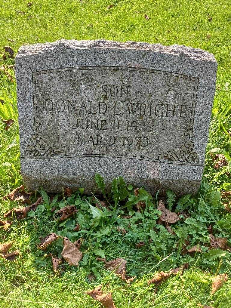 Donald L. Wright's grave. Photo 3