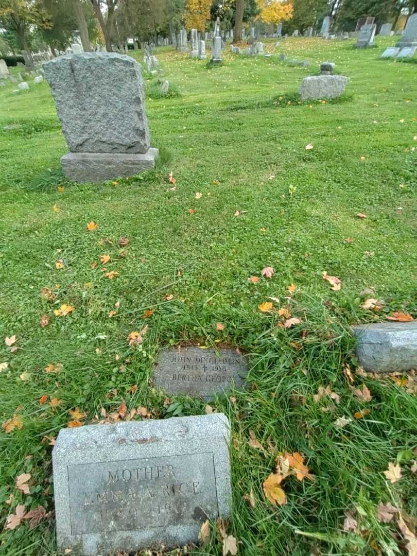 John Dingledein's grave. Photo 1