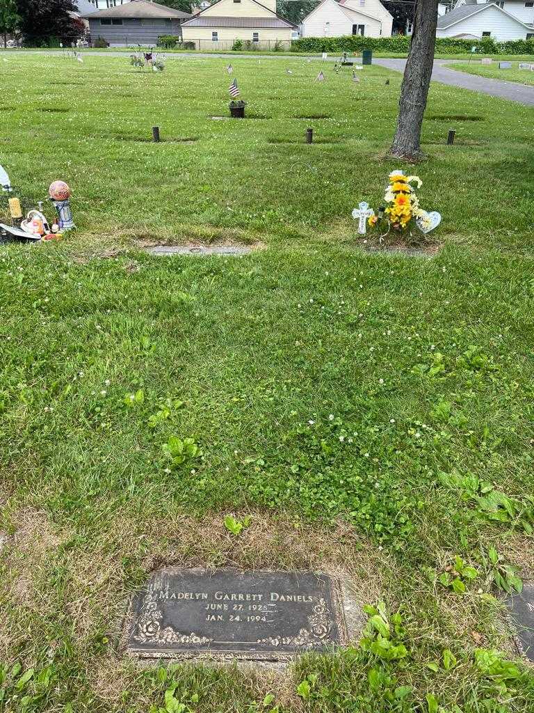 Madelyn Garrett Daniels's grave. Photo 2
