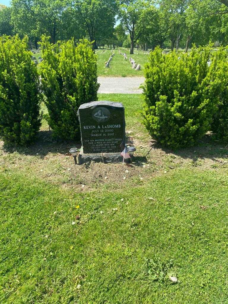 Kevin A. LaShomb's grave. Photo 2