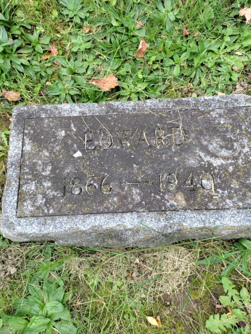 Edward L. Steingrebe's grave. Photo 3