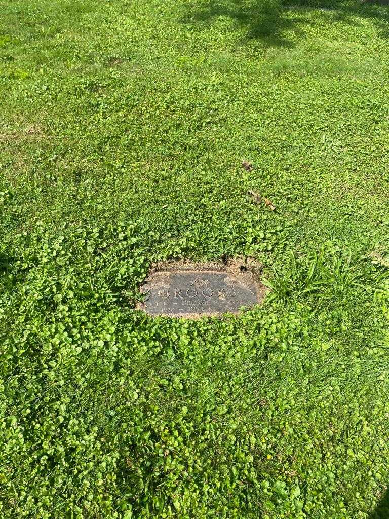 June R. Brooks's grave. Photo 2