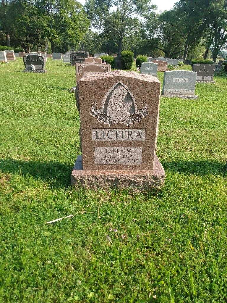 Laura W. Licitra's grave. Photo 2