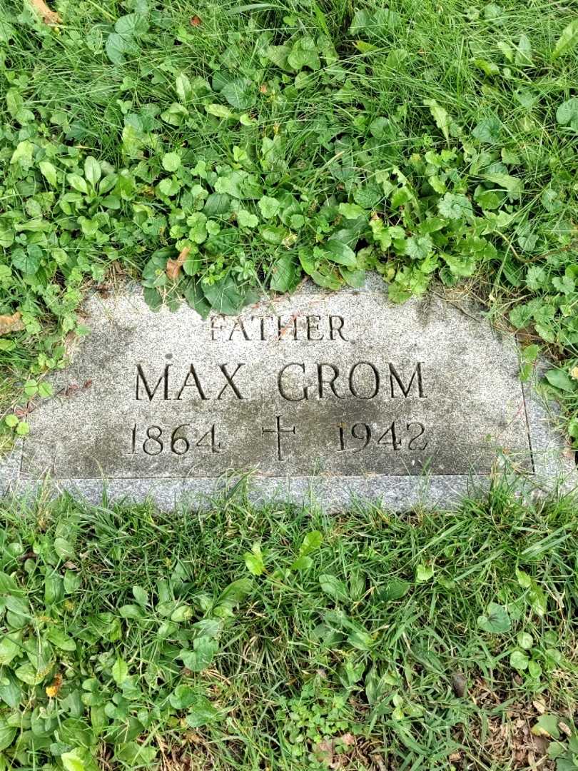 Max Grom's grave. Photo 3